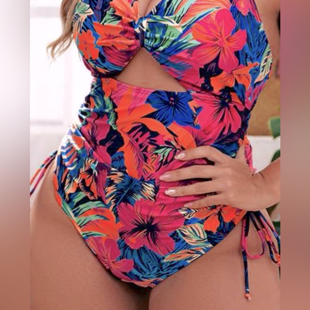 Swimsuit - Picture 2 of 6